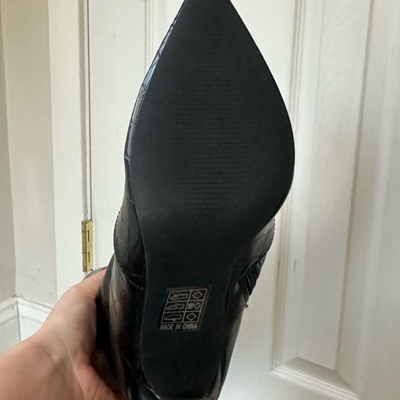 Black Croc-Embossed thigh High Boots - Picture 4 of 12